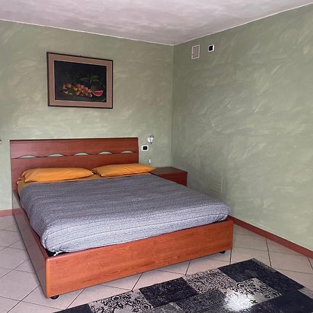 Alpaca'S House: Green, Animals & Lake View Bellano Room photo